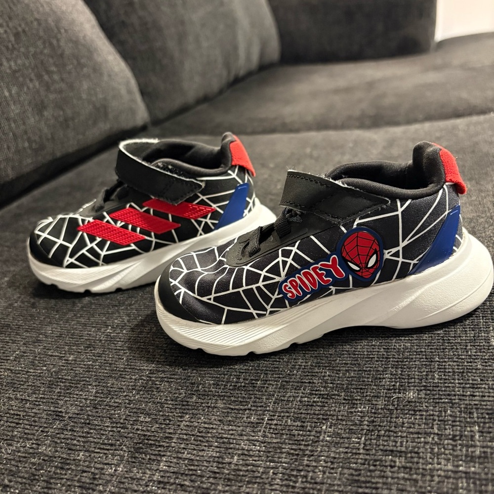 Adidas SpiderMan Kids Shoes Size 6c